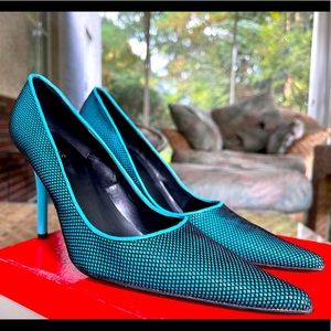 GUESS by Marciano • Turquoise Mesh Pumps size 7.5